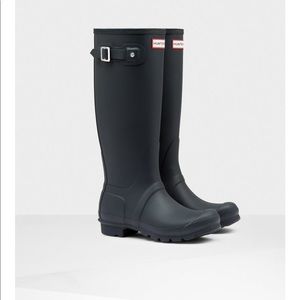 NWOT navy blue original hunter boots